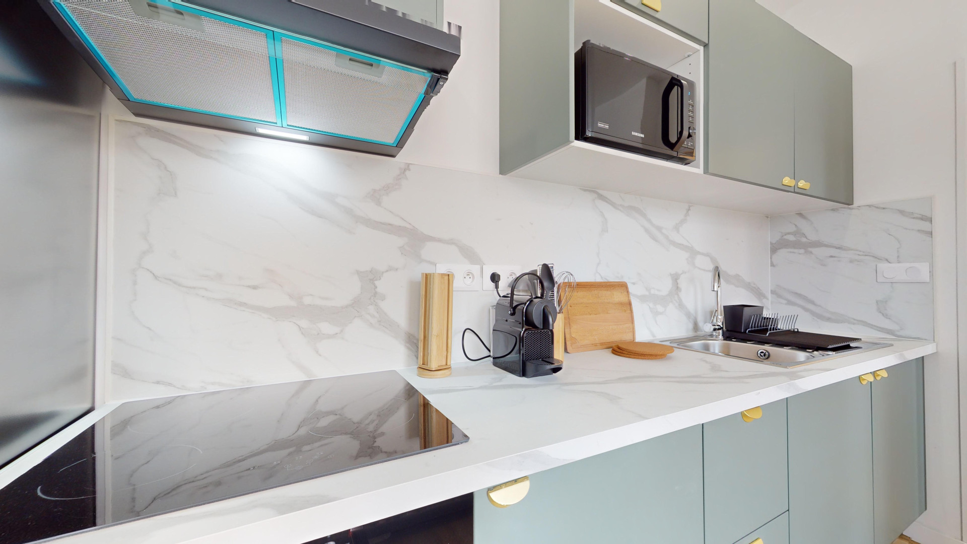 LEGRAND B