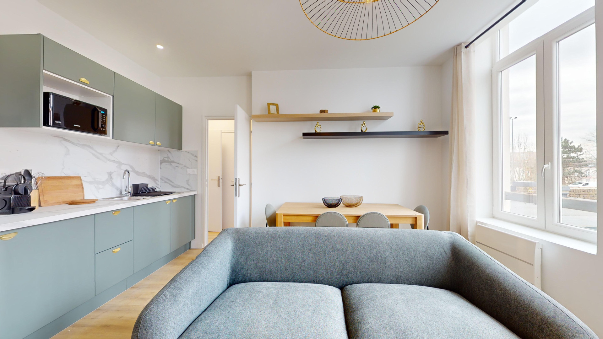 LEGRAND B