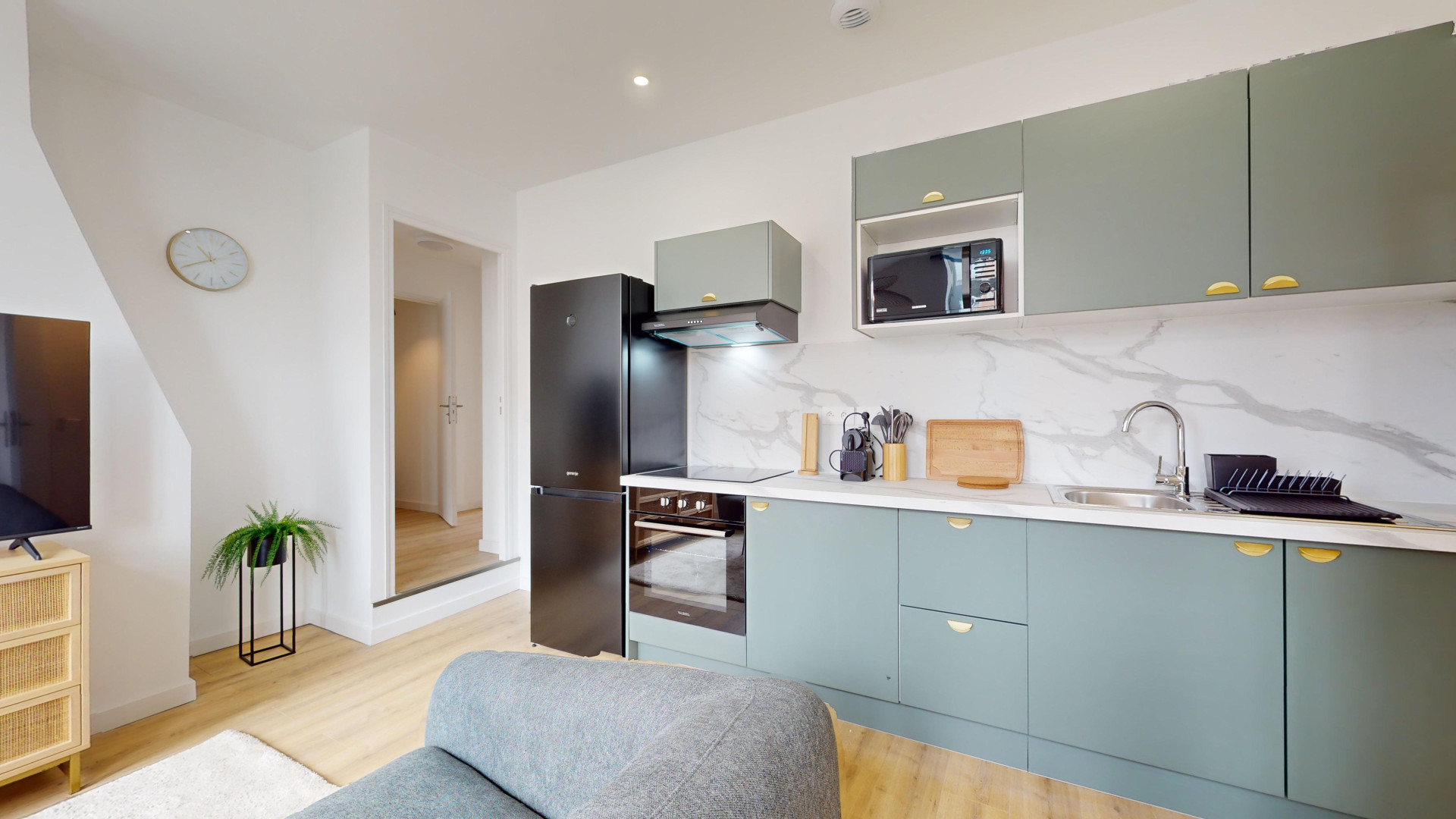 LEGRAND B