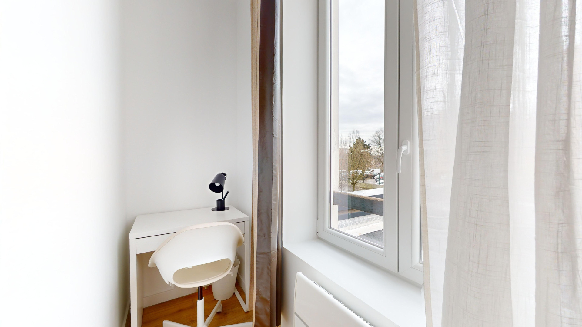 LEGRAND B