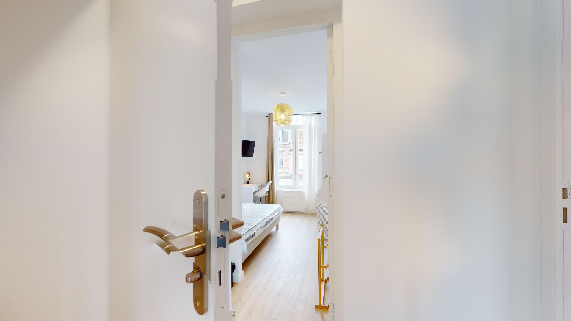 LEGRAND B
