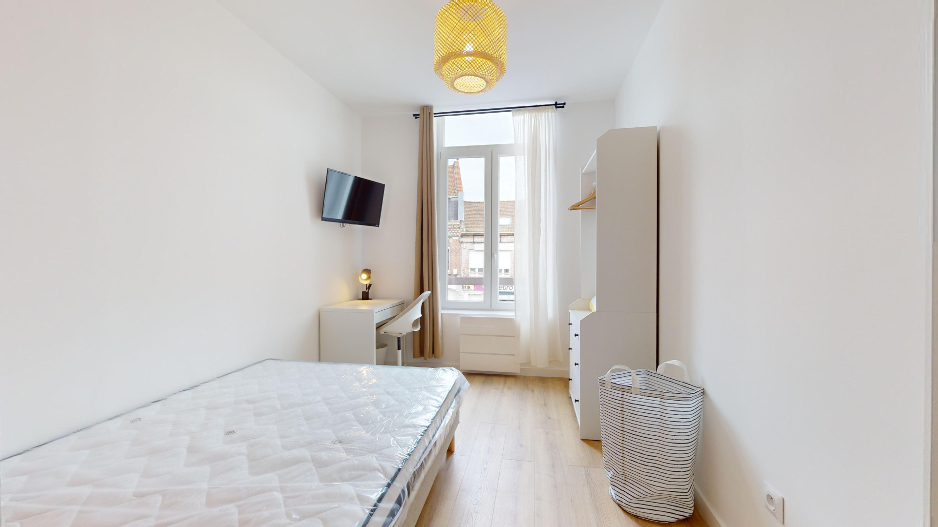 LEGRAND B