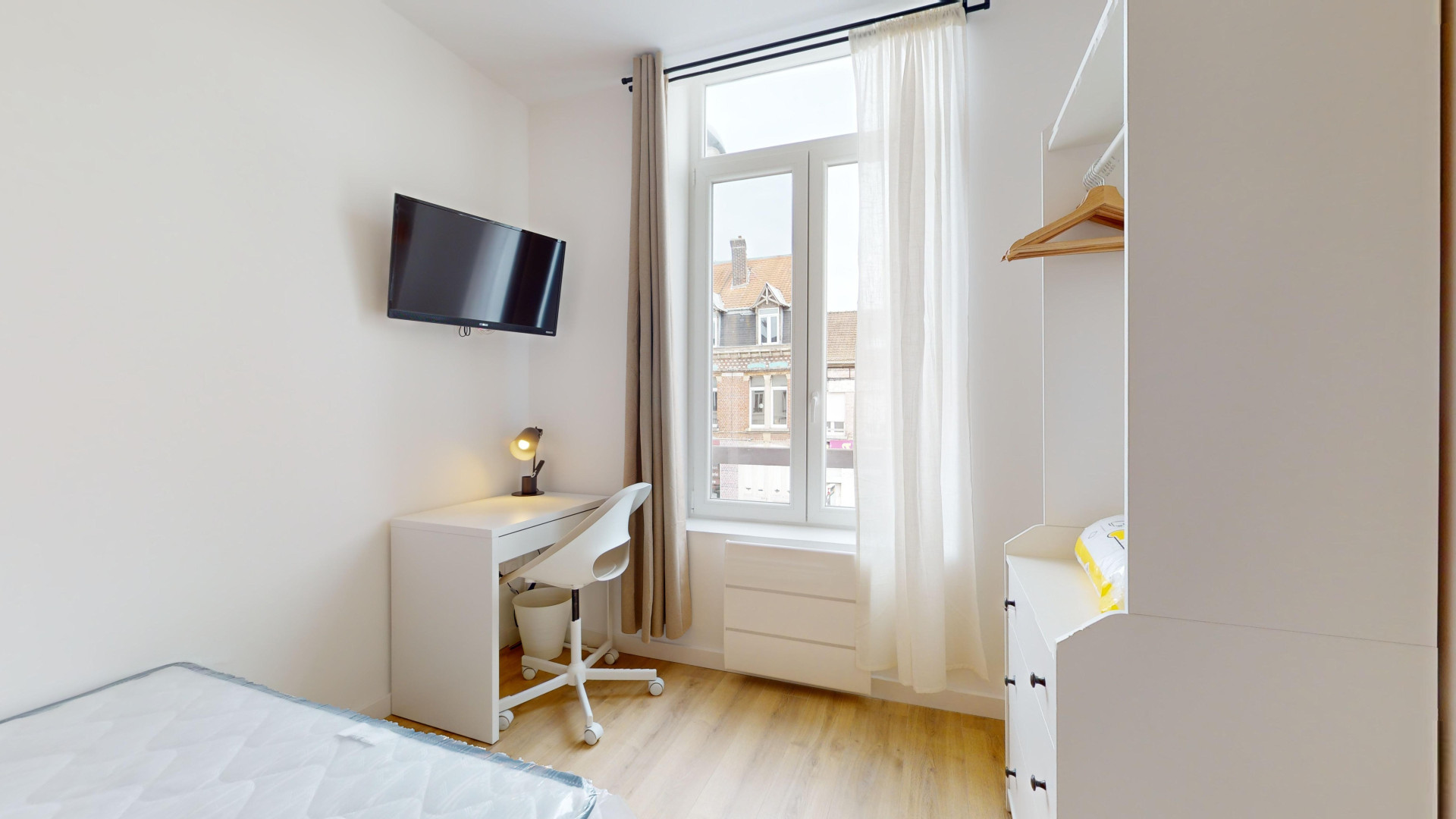 LEGRAND B