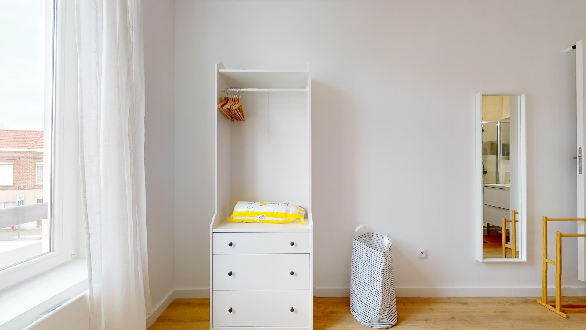 LEGRAND B