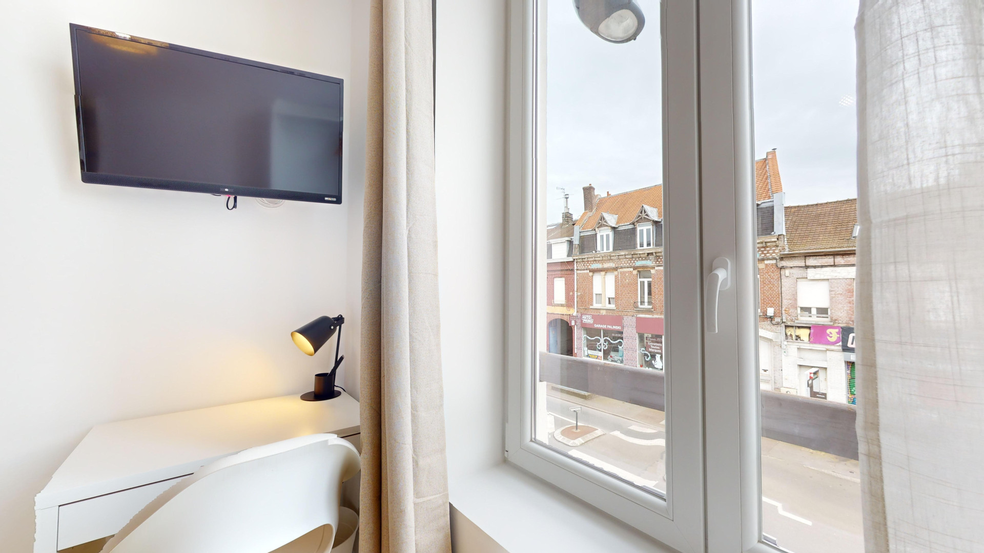LEGRAND B