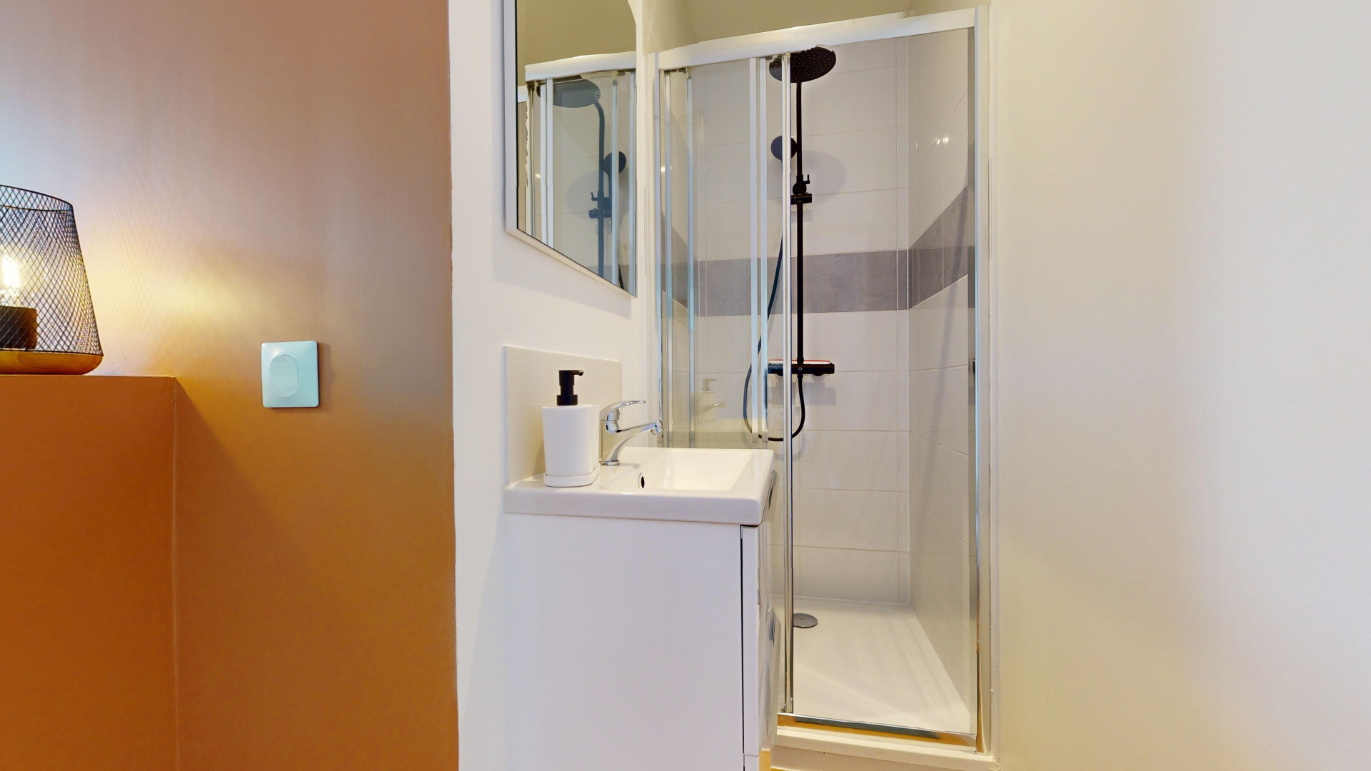 LEGRAND B